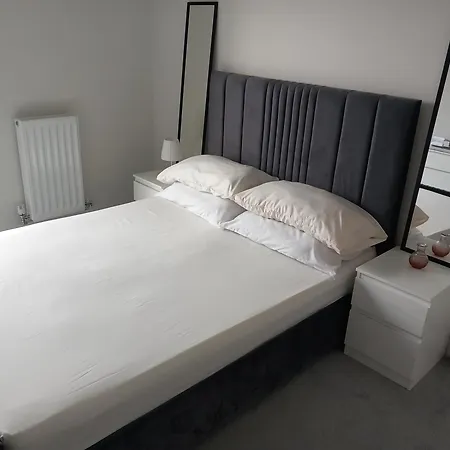 Richfield Lux Apartment Loughton  Room photo