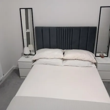 Richfield Lux Apartment Loughton  Room photo